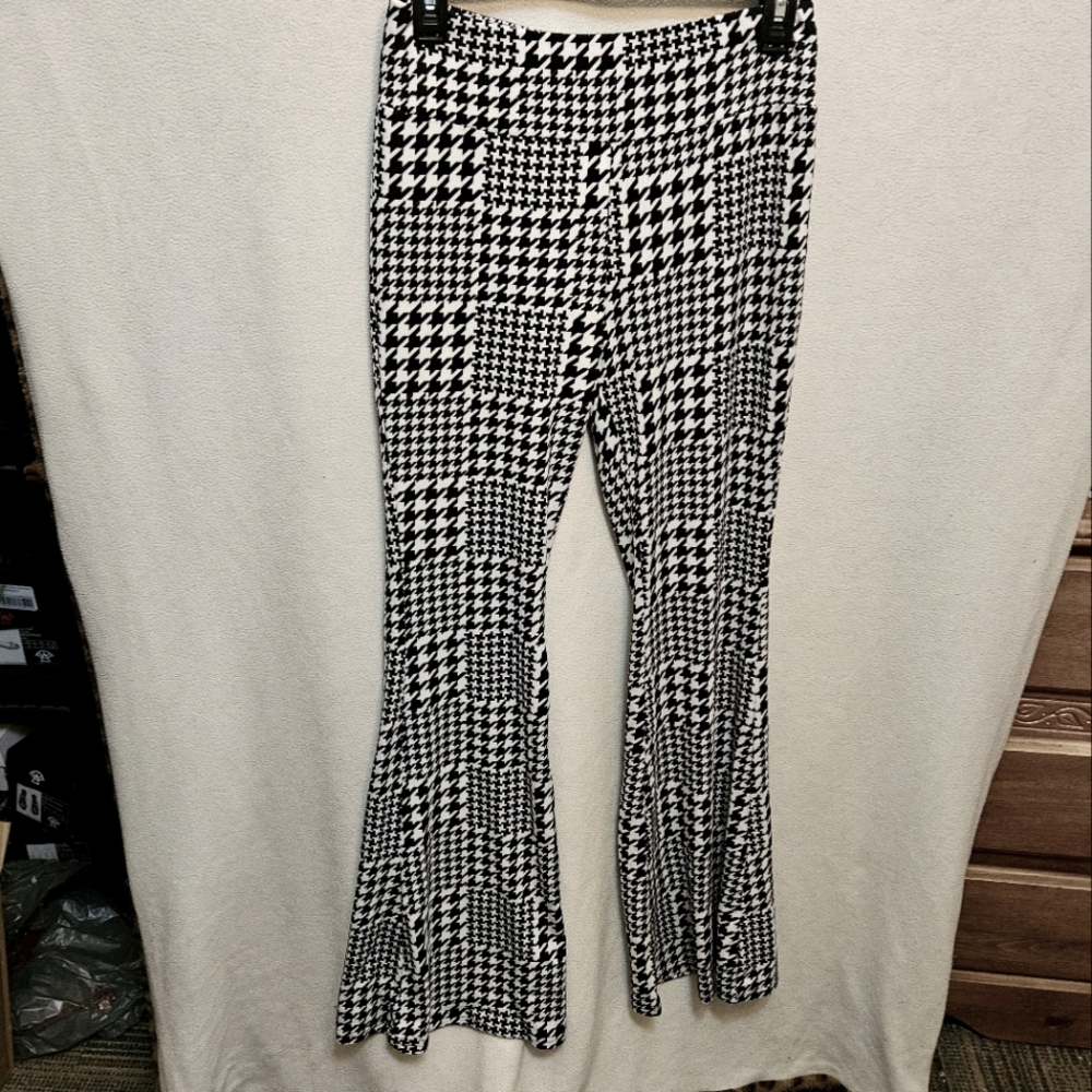 Patterned Flare Leggings